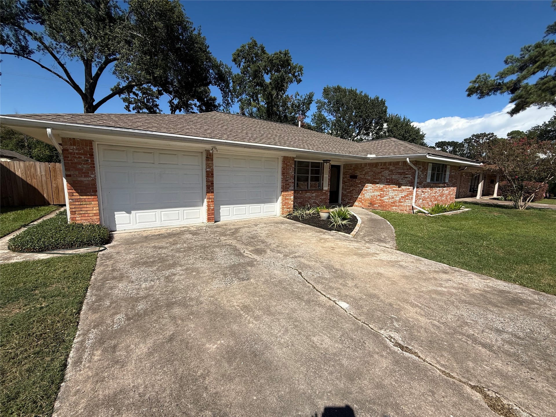 10410 Barwood Drive, Houston, TX 77043 10410 Barwood Drive, Houston, TX 77043