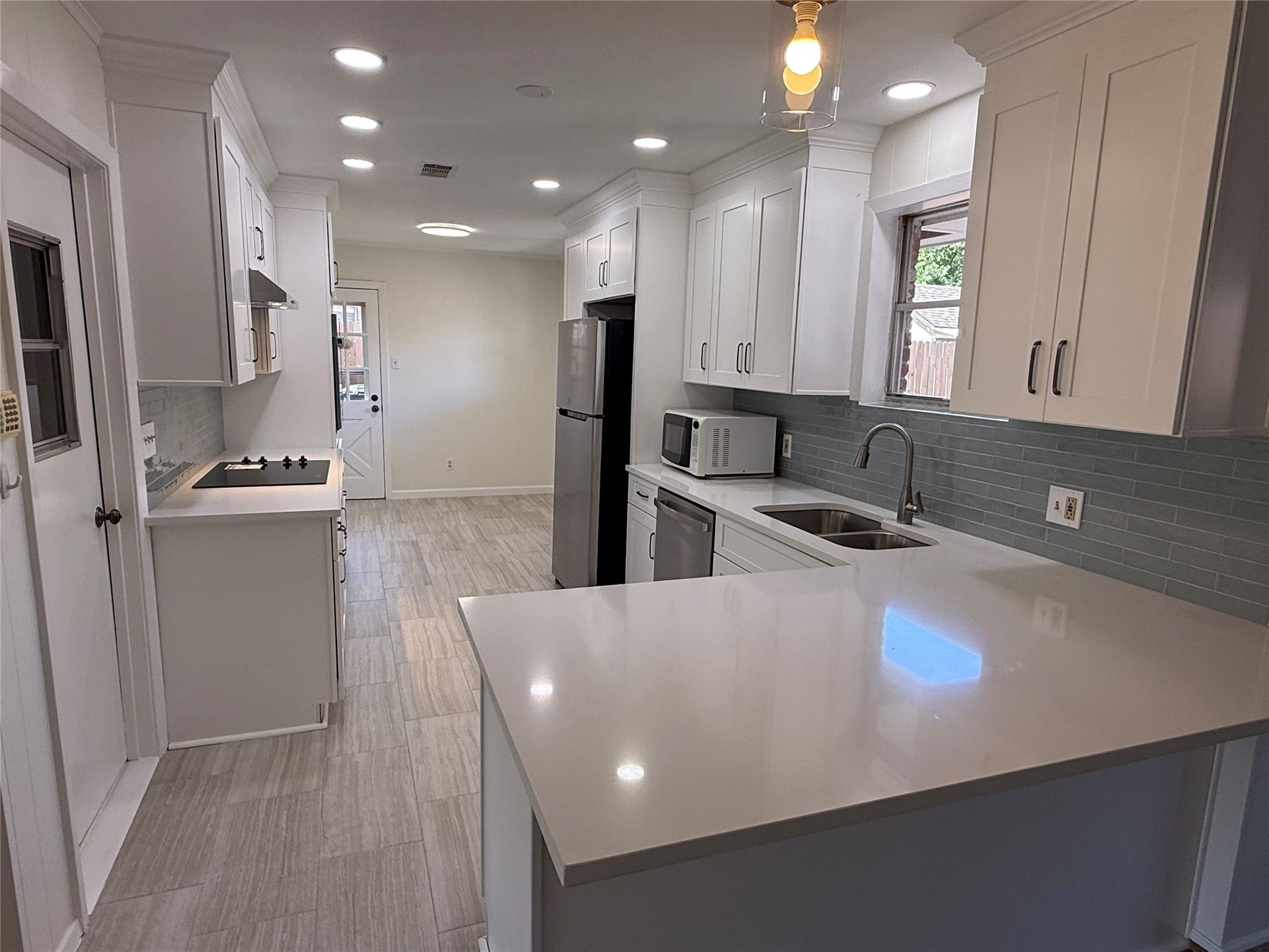 10410 Barwood Drive, Houston, TX 77043 10410 Barwood Drive, Houston, TX 77043
