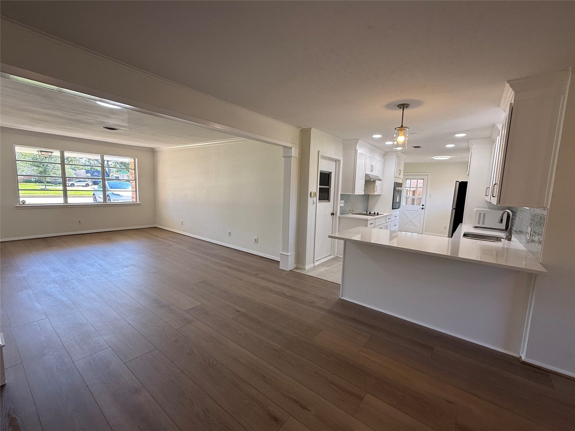 10410 Barwood Drive, Houston, TX 77043 10410 Barwood Drive, Houston, TX 77043