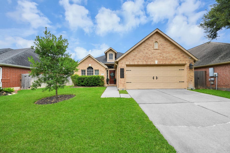 Property photo for 506 Calloway Drive, Sugar Land, TX
