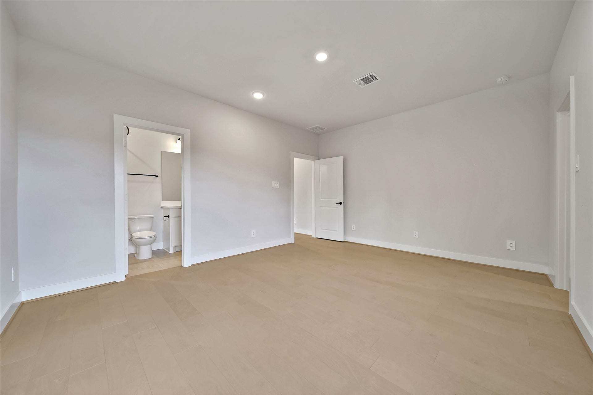 2107 Coach Street, Conroe, TX 77384 2107 Coach Street, Conroe, TX 77384