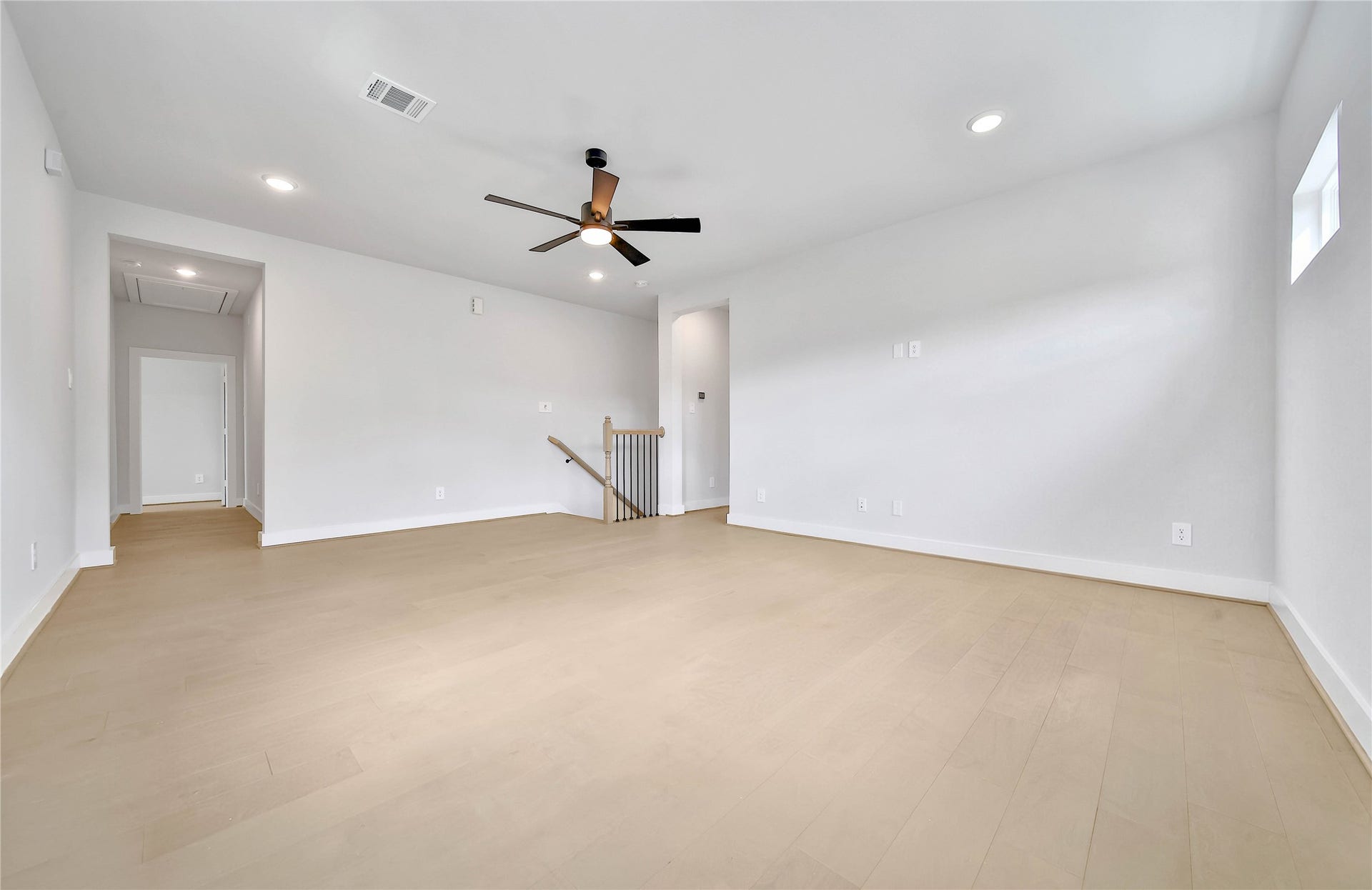 2107 Coach Street, Conroe, TX 77384 2107 Coach Street, Conroe, TX 77384