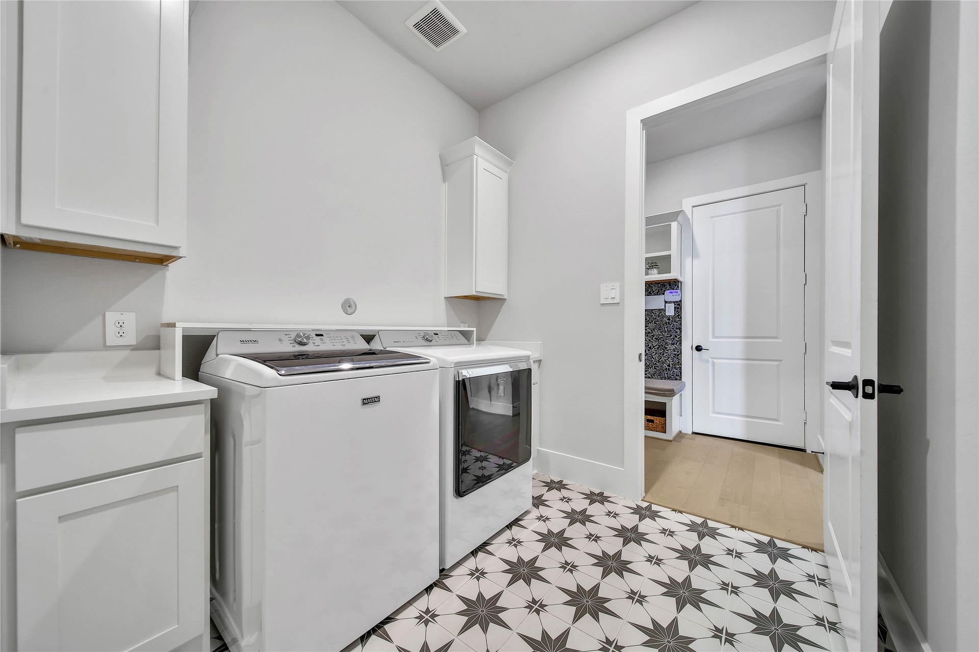 2107 Coach Street, Conroe, TX 77384 2107 Coach Street, Conroe, TX 77384