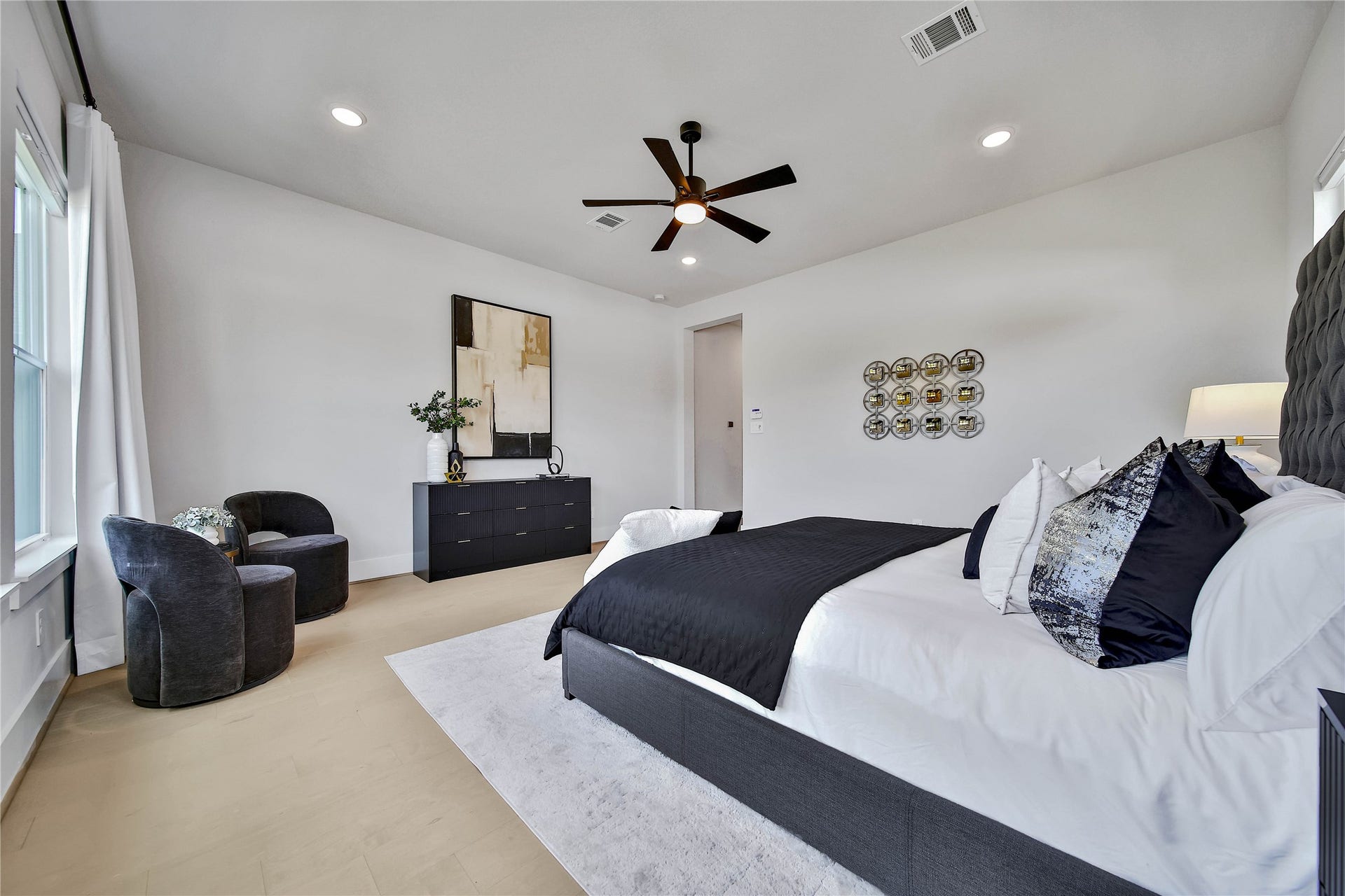 2107 Coach Street, Conroe, TX 77384 2107 Coach Street, Conroe, TX 77384