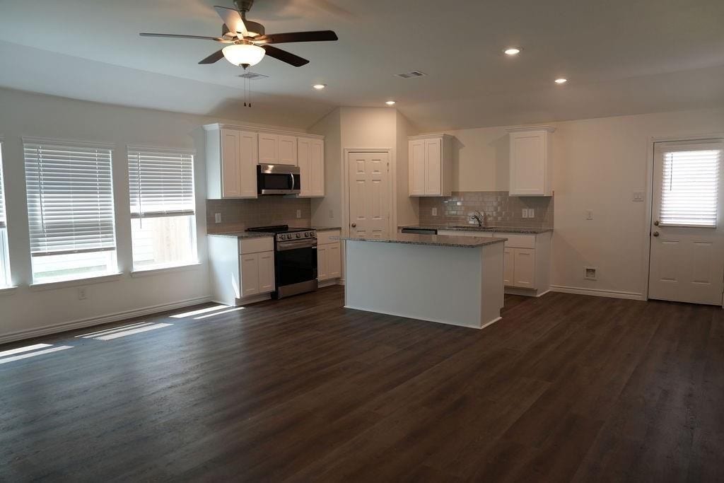 505 Oak Chase Avenue, Dayton, TX 77535 representative photo