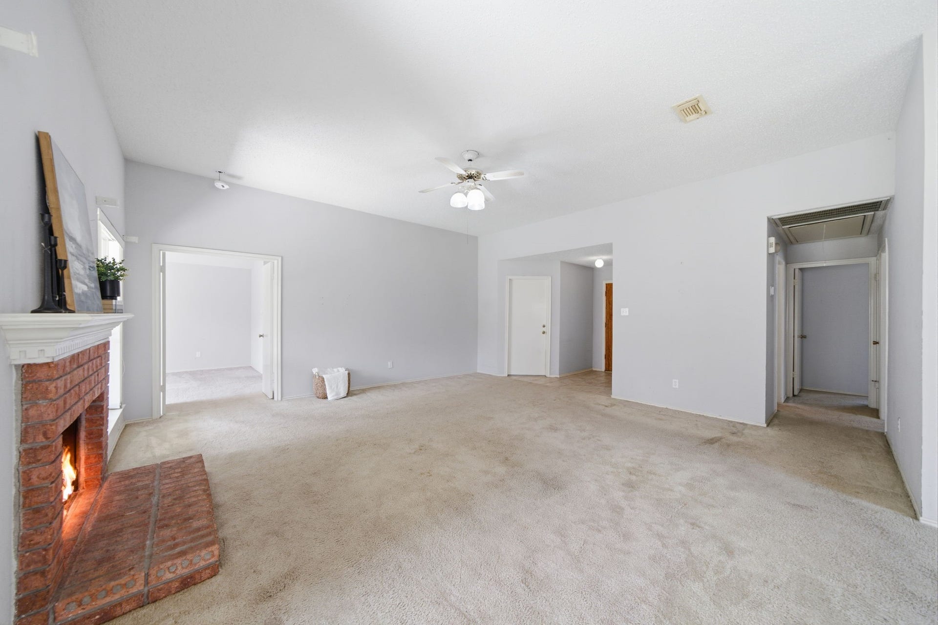 707 Laurel Grove Lane, Pearland, TX 77584 Open concept floorplan is great for entertaining.