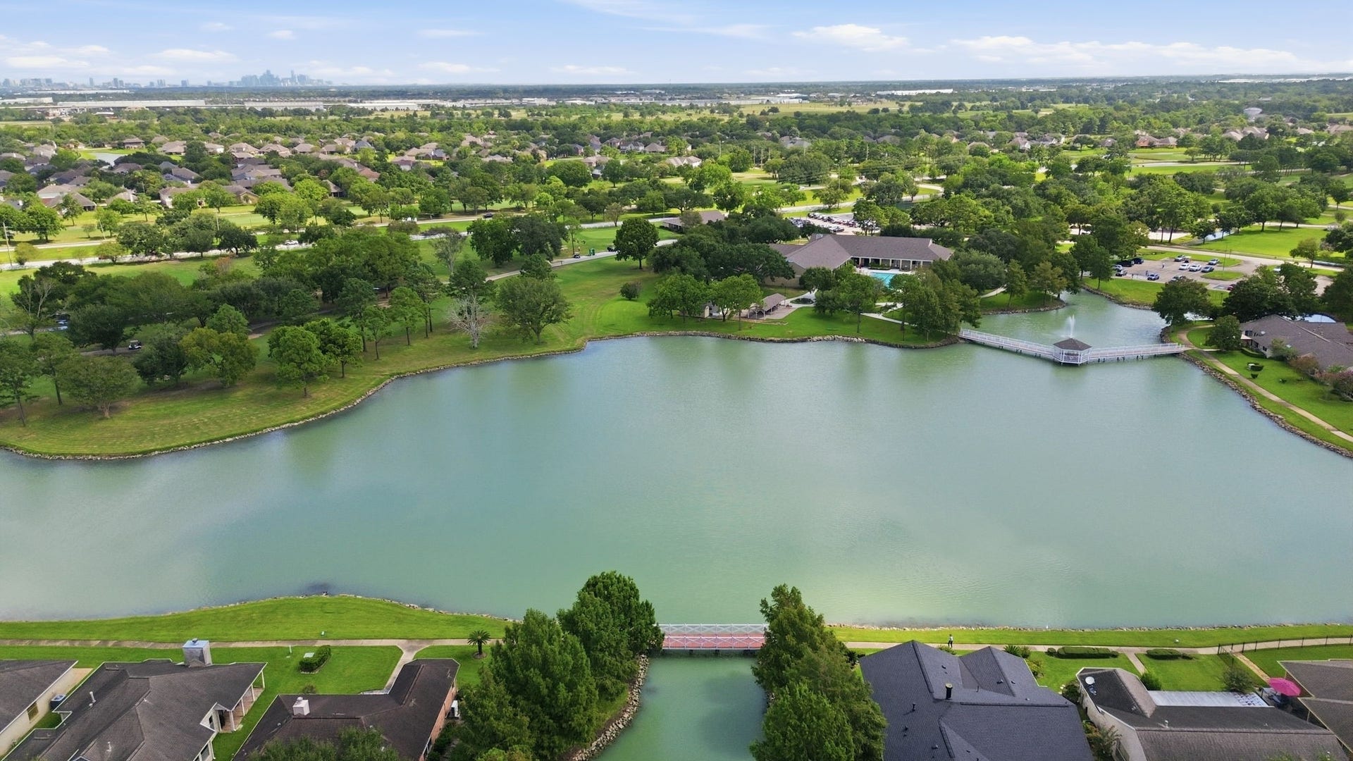 707 Laurel Grove Lane, Pearland, TX 77584 Subdivision amenities, pool, clubhouse, golf, tennis and more!