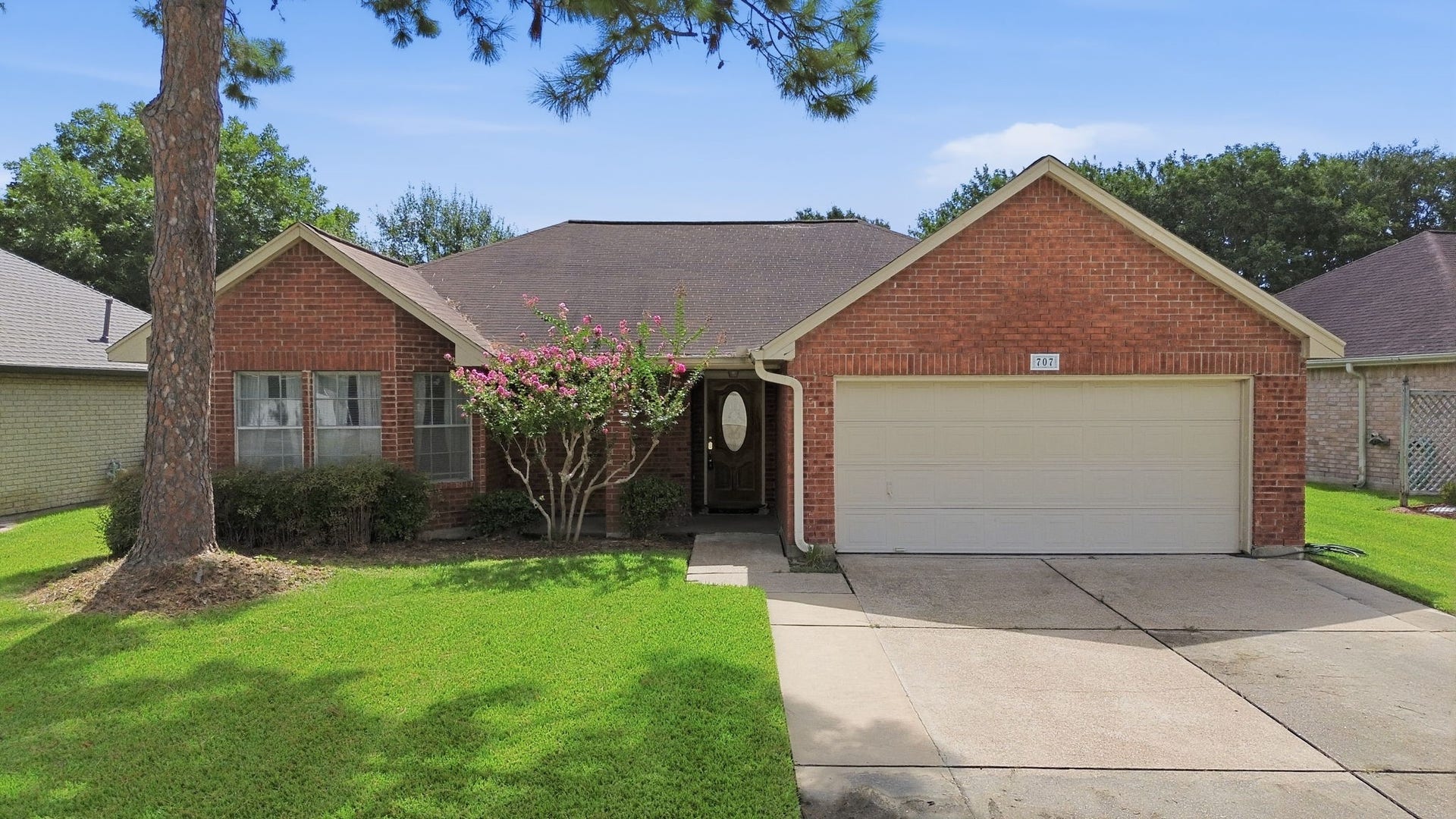 707 Laurel Grove Lane, Pearland, TX 77584 Welcome to this desirable 55+ gated golf course community.