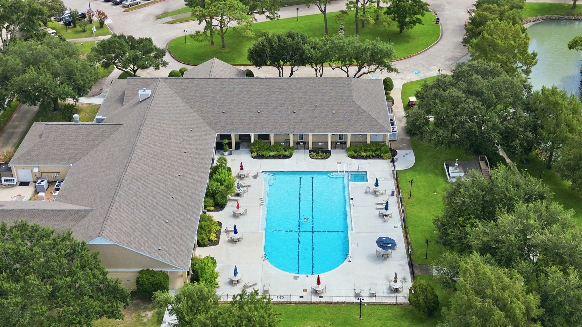 707 Laurel Grove Lane, Pearland, TX 77584 Subdivision amenities, pool, clubhouse, golf, tennis and more!