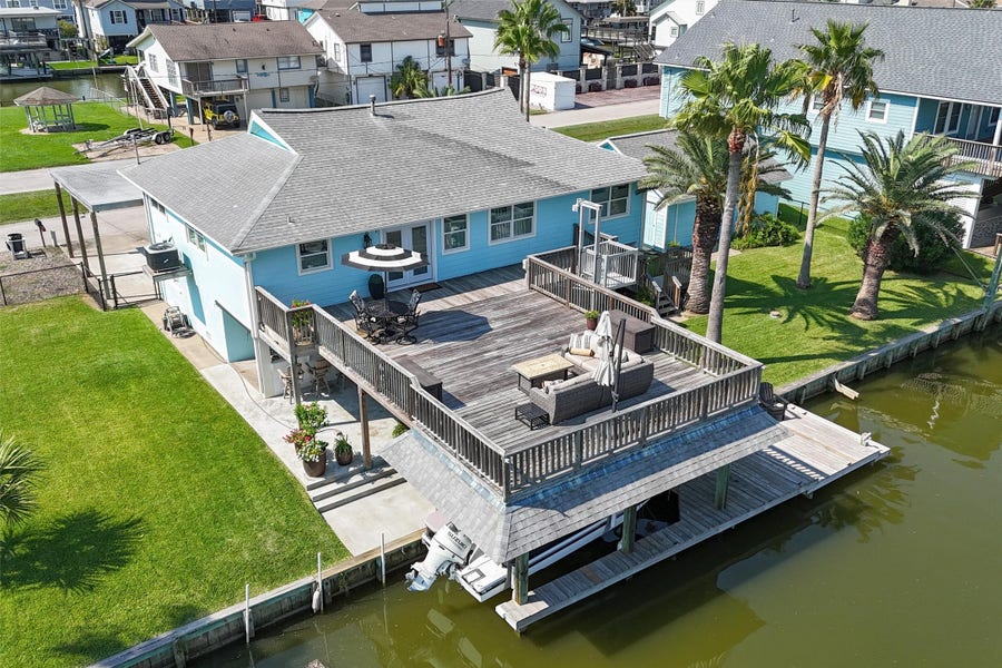 Property photo for 276 Barracuda Street, Bayou Vista, TX