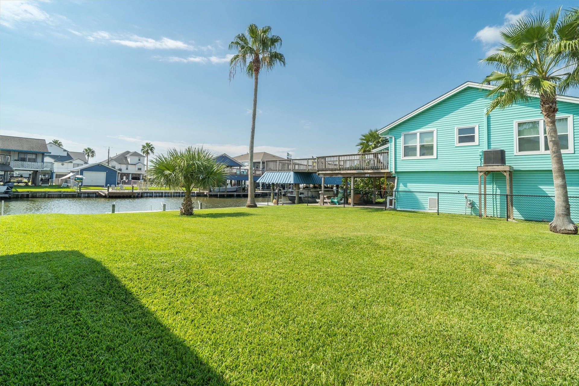 276 Barracuda Street, Bayou Vista, TX 77563 View of the empty lot that is part of the property. Buyers can choose what they do on the property or just leave it alone for the extra space. Three lots in Bayou Vista are rare