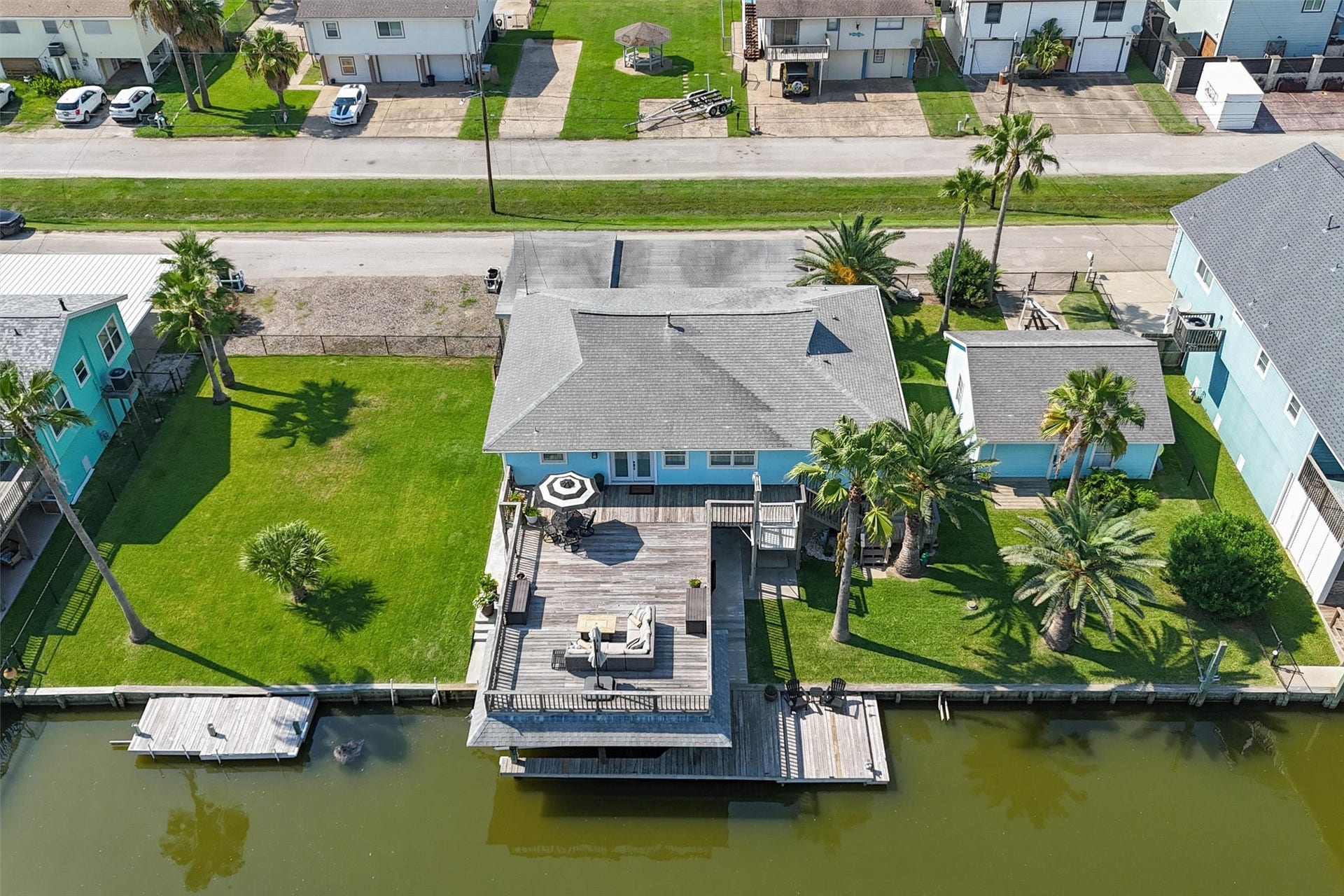 276 Barracuda Street, Bayou Vista, TX 77563 Yep, folks this is the ONE! If you're going to live on the waterfront, you will be extremely happy to have 3 lots to enjoy