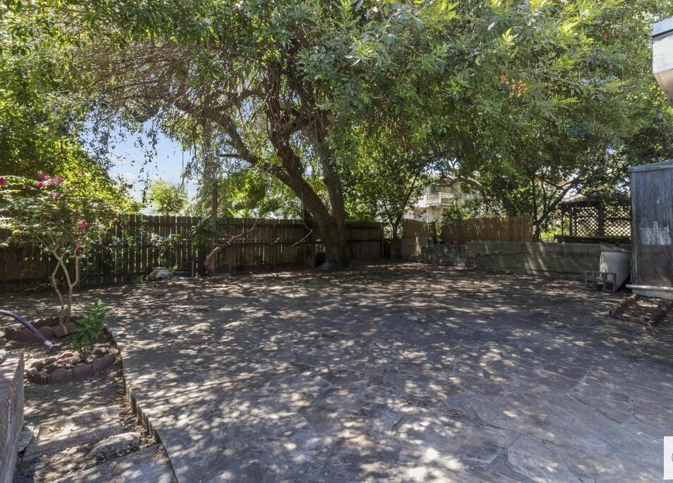 2320 Avenue O 1/2, Galveston, TX 77550 2320 Avenue O 1/2, Galveston, TX 77550