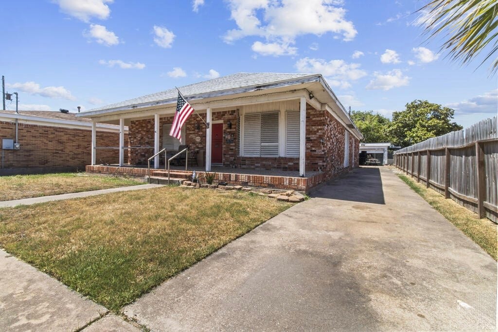 2320 Avenue O 1/2, Galveston, TX 77550 2320 Avenue O 1/2, Galveston, TX 77550