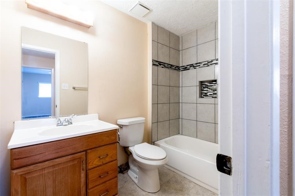 2527 Colonial Ridge Drive, Friendswood, TX 77546 2527 Colonial Ridge Drive, Friendswood, TX 77546
