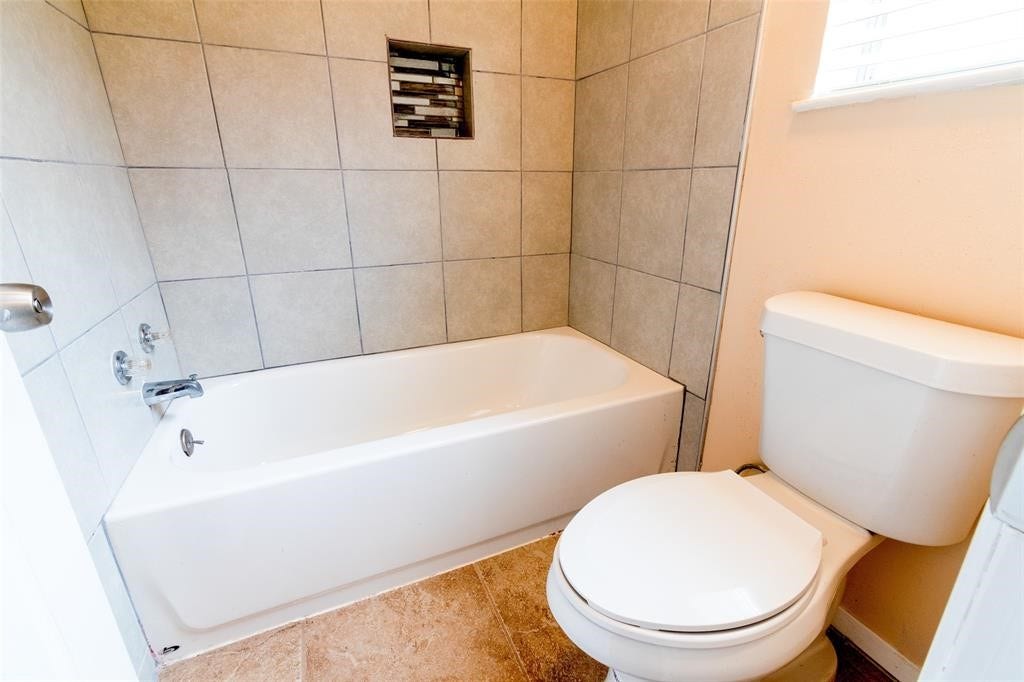 2527 Colonial Ridge Drive, Friendswood, TX 77546 2527 Colonial Ridge Drive, Friendswood, TX 77546