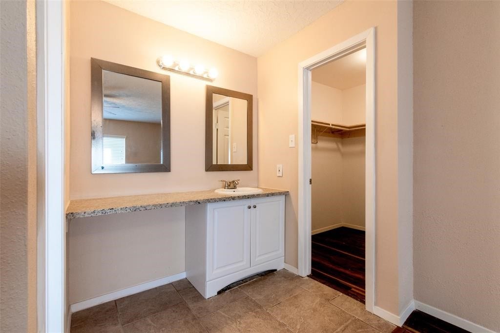 2527 Colonial Ridge Drive, Friendswood, TX 77546 2527 Colonial Ridge Drive, Friendswood, TX 77546
