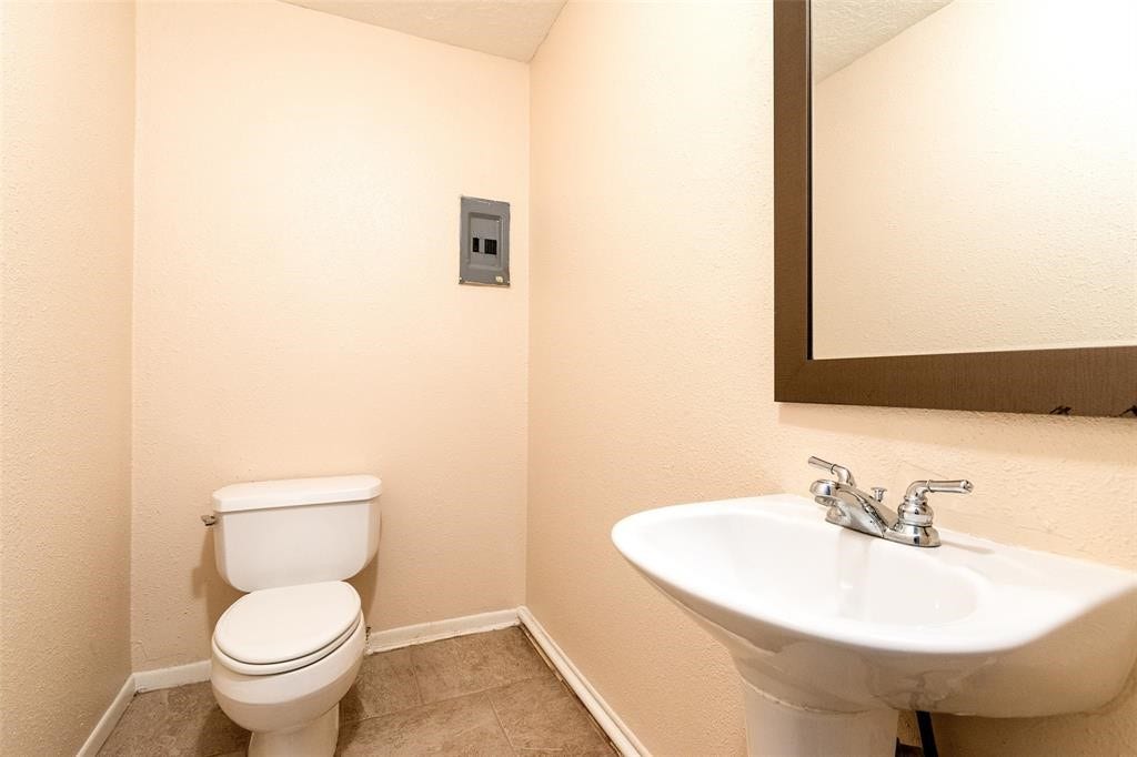 2527 Colonial Ridge Drive, Friendswood, TX 77546 2527 Colonial Ridge Drive, Friendswood, TX 77546