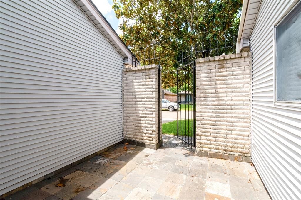 2527 Colonial Ridge Drive, Friendswood, TX 77546 2527 Colonial Ridge Drive, Friendswood, TX 77546