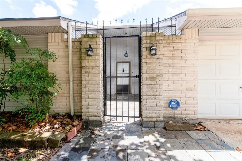 2527 Colonial Ridge Drive, Friendswood, TX 77546 2527 Colonial Ridge Drive, Friendswood, TX 77546