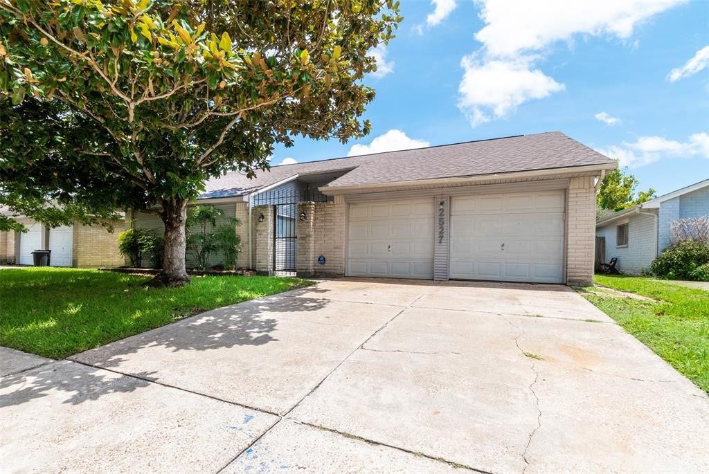 2527 Colonial Ridge Drive, Friendswood, TX 77546 2527 Colonial Ridge Drive, Friendswood, TX 77546