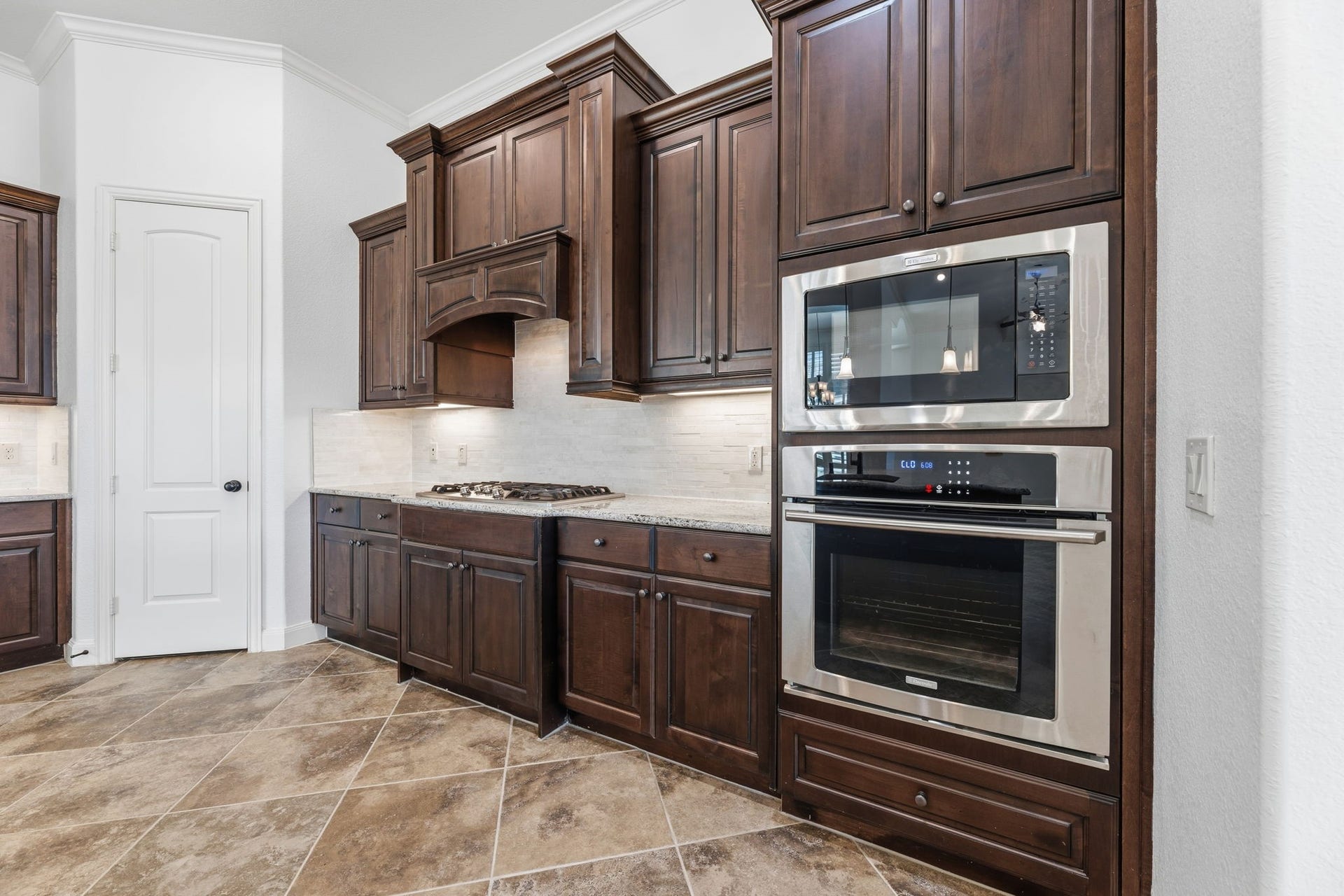 Kitchen has a gas stove-top, built-in oven and micrwave