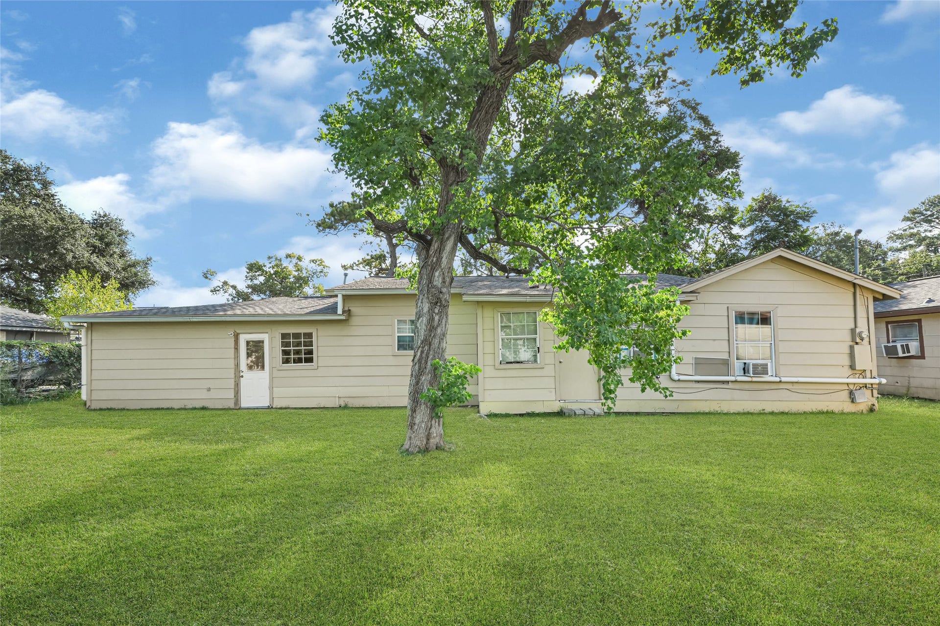 7401 Helmers Street, Houston, TX 77022 7401 Helmers Street, Houston, TX 77022
