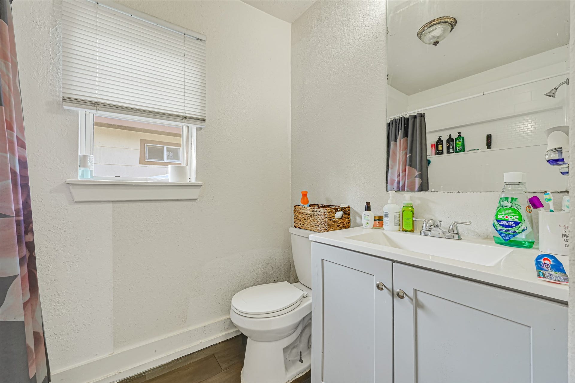 7401 Helmers Street, Houston, TX 77022 7401 Helmers Street, Houston, TX 77022