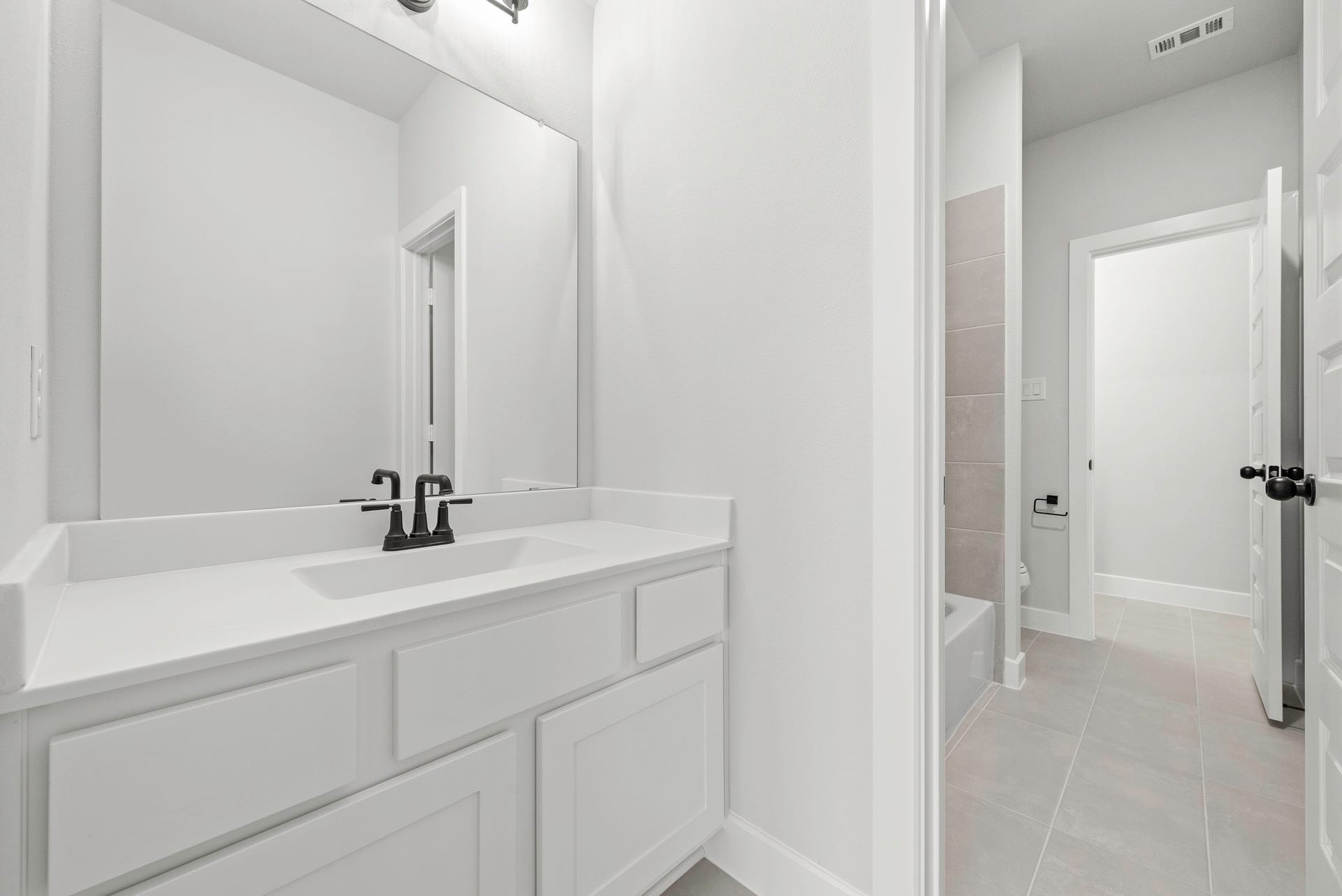 404 Heritage Moon Court, Katy, TX 77493 Representative image. Features, selections and colors may vary.