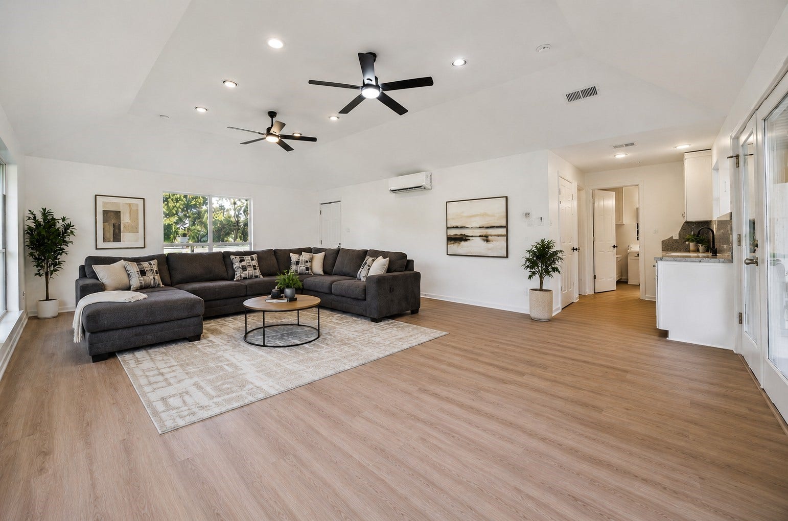 5210 Manor Drive, Sugar Land, TX 77479 The detached pool house provides a welcoming retreat for guests and entertaining, with a spacious living area, contemporary finishes, and the convenience of its own kitchen.