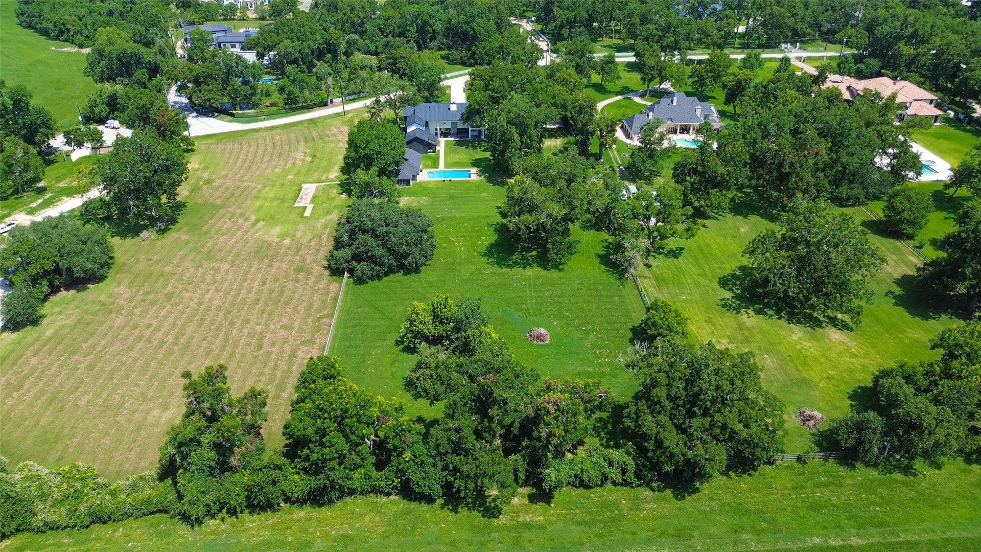 5210 Manor Drive, Sugar Land, TX 77479 A breathtaking aerial view reveals the extraordinary scale and privacy of this nearly 3.9-acre estate, offering an exceptional opportunity to enjoy expansive grounds and refined living in the heart of Sugar Land.