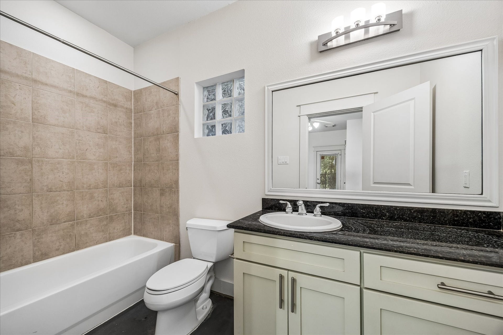 2121 Cohn Street, Houston, TX 77007