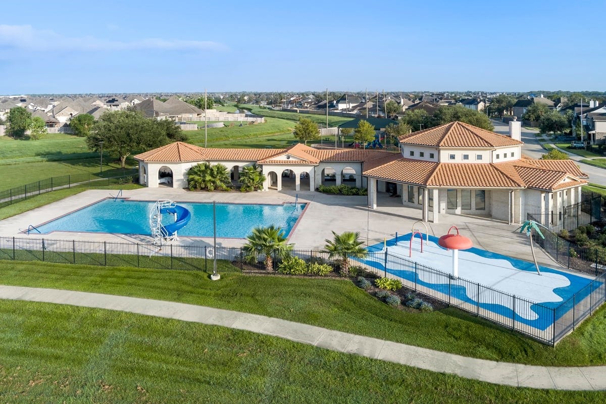 6031 Monte Thomas Drive, Manvel, TX 77578 Community Pool