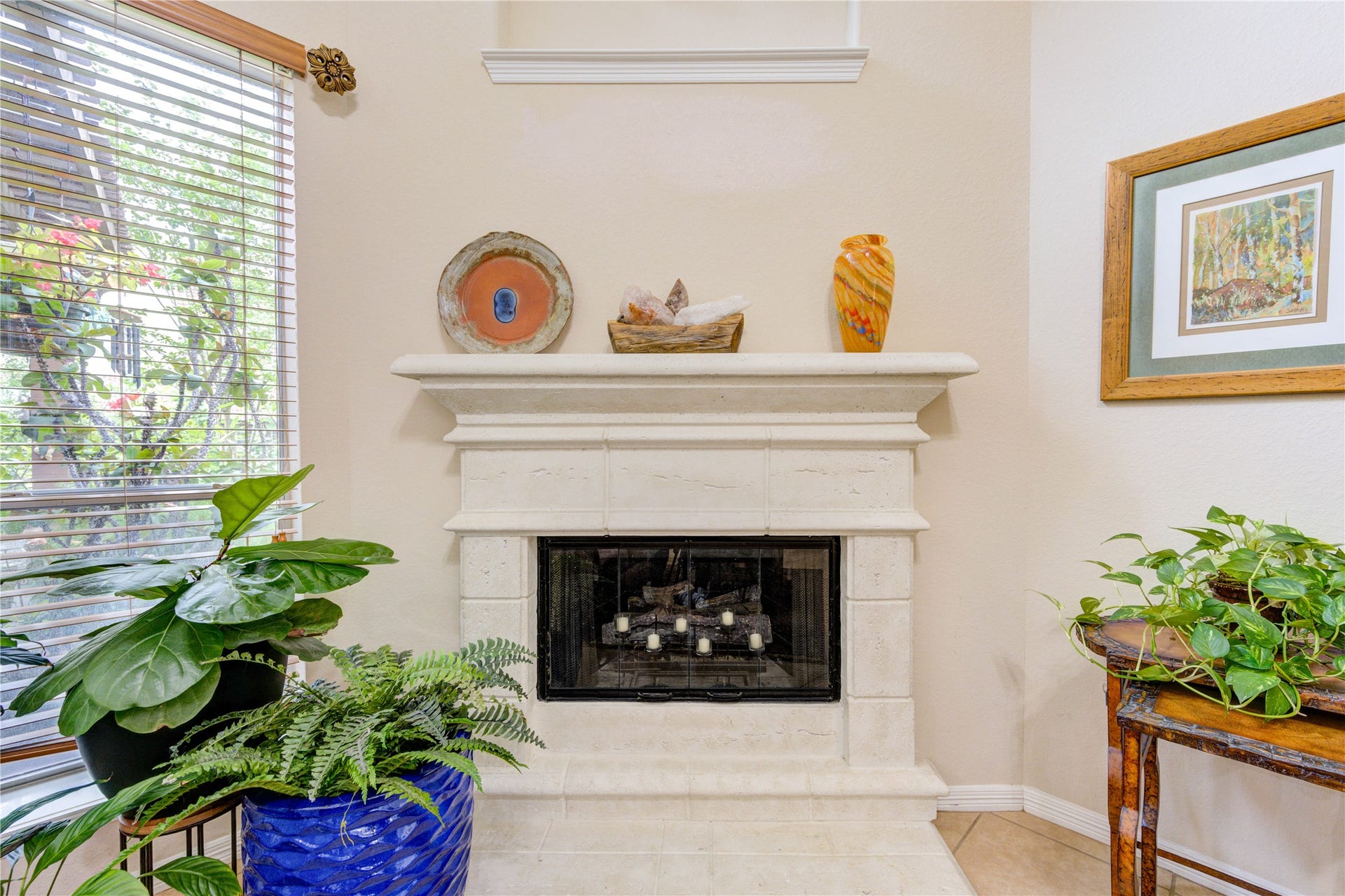 1711 Calico Canyon Lane, Pearland, TX 77581 Cozy Gas Fireplace/Livingroom