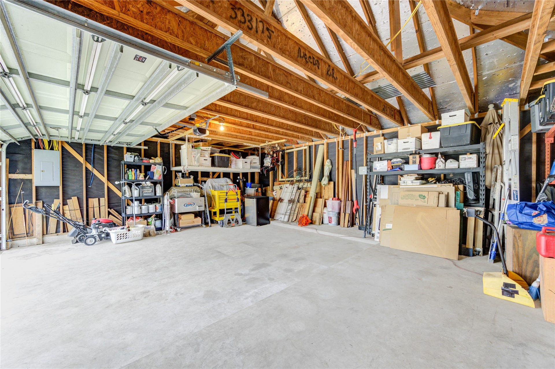 1711 Calico Canyon Lane, Pearland, TX 77581 Garage