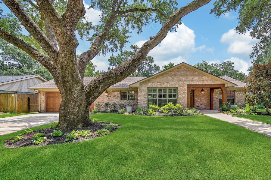 Property photo for 511 S Pecan Street, Tomball, TX