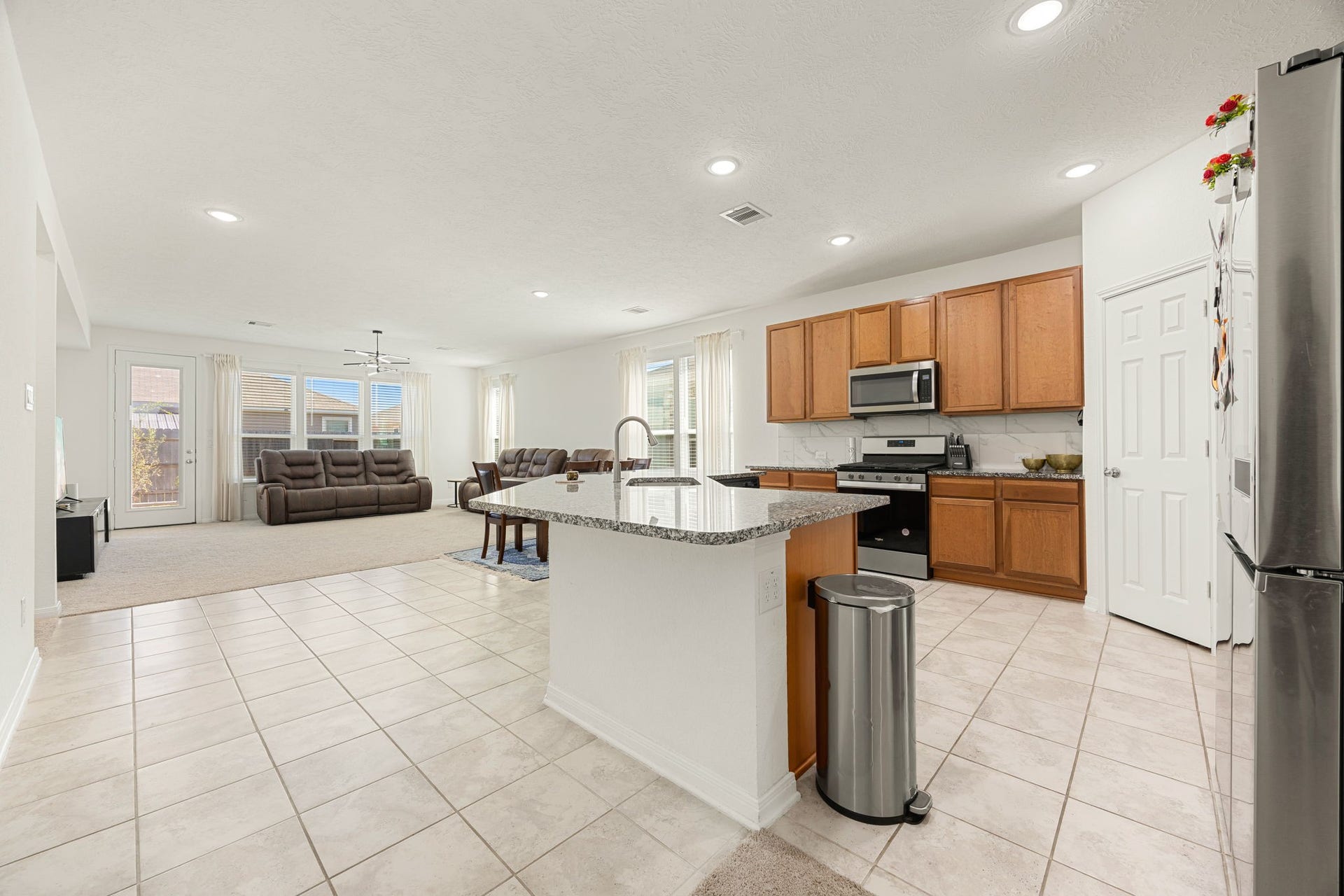 2023 Katalonia Lane, Fresno, TX 77459 Step into the heart of the home! This stunning open-concept layout seamlessly connects the kitchen, dining, and main living areas, creating an ideal setting for everyday living and effortless entertaining. High ceilings, bright neutral tile flooring, and a flood of natural light anchor this expansive, versatile space.