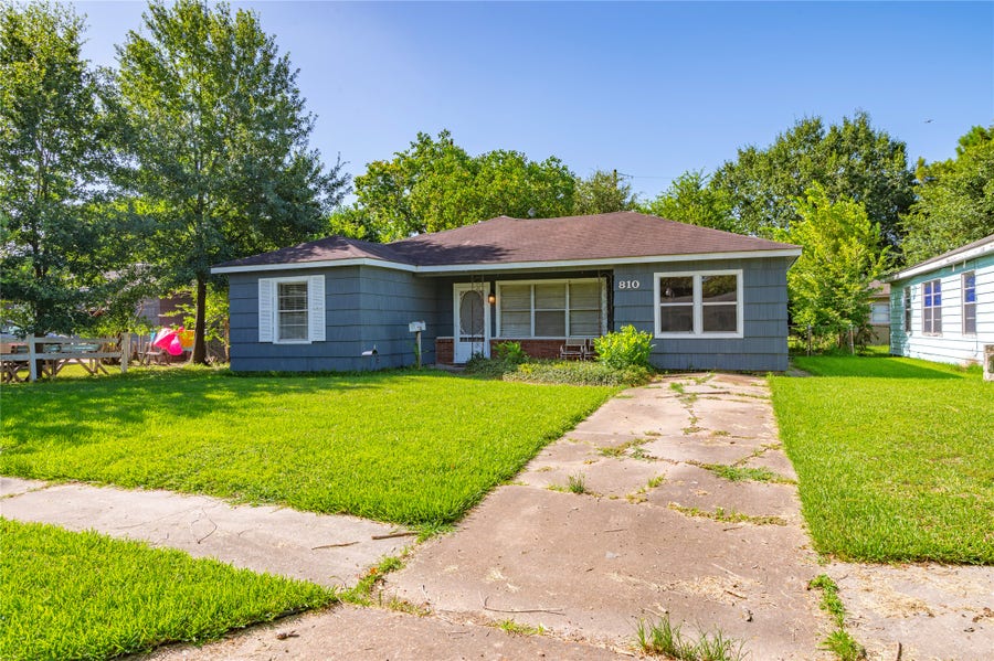 Property photo for 810 Armor Avenue, Pasadena, TX
