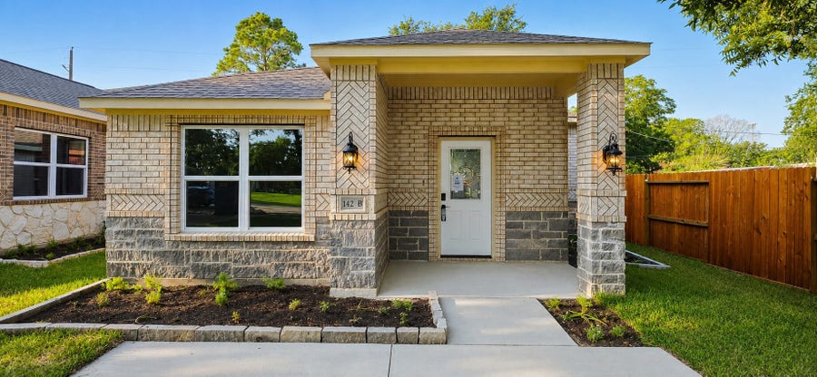 Property photo for 142B College Street, Fresno, TX