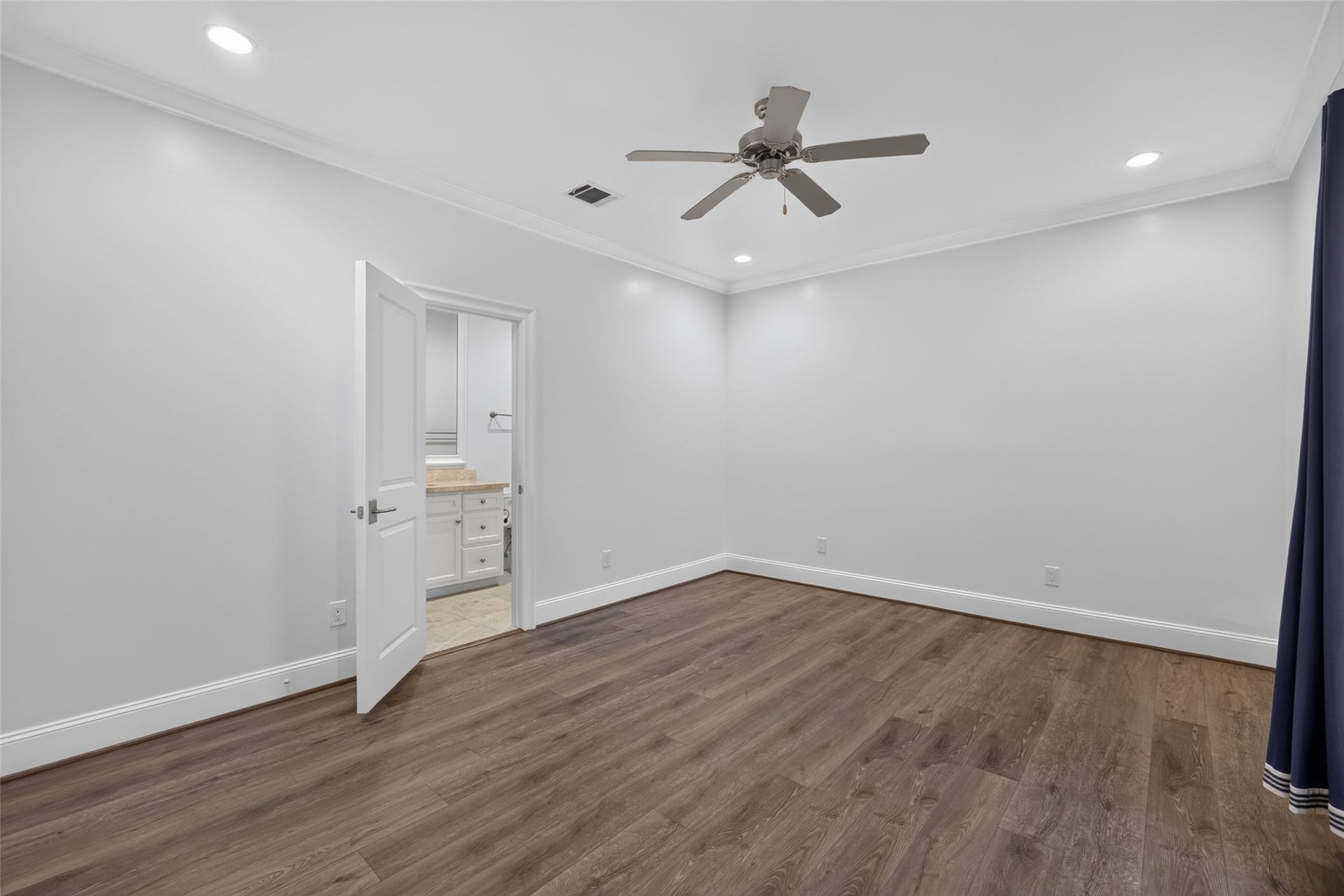 The 4th bedroom has its own bathroom as well