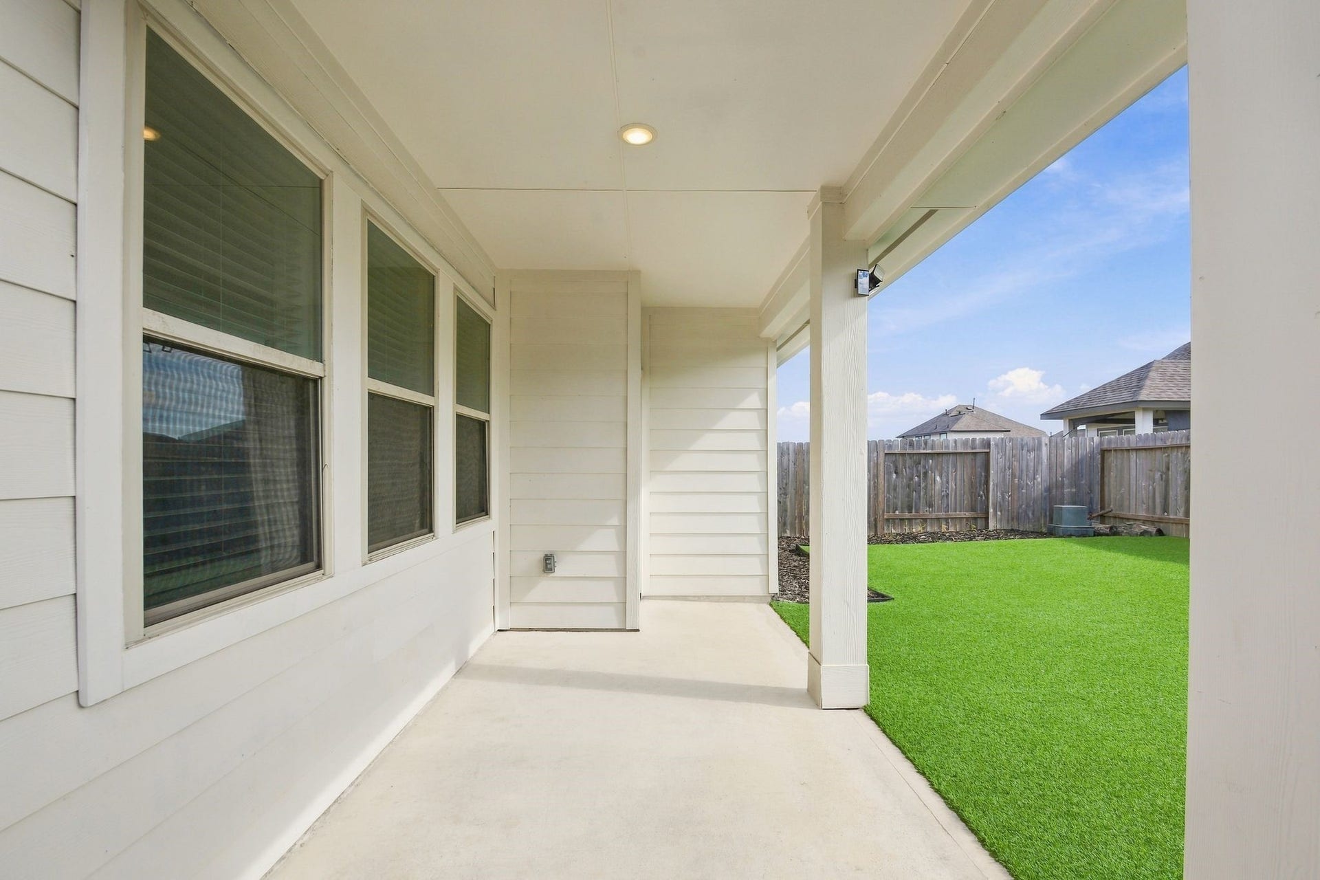 10423 Rochester Hills Lane, Tomball, TX 77375 Covered back patio