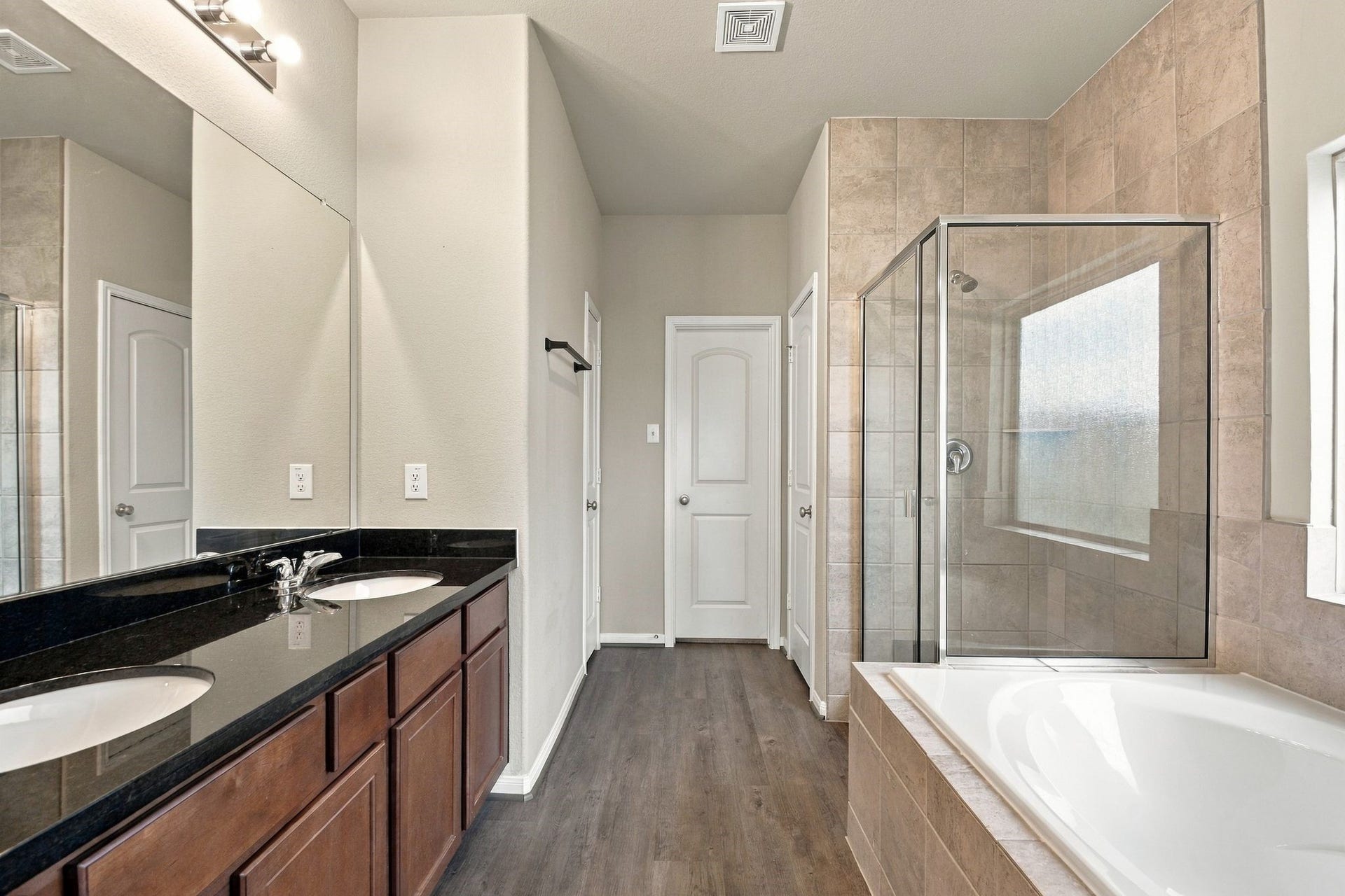 10423 Rochester Hills Lane, Tomball, TX 77375 Primary bathroom