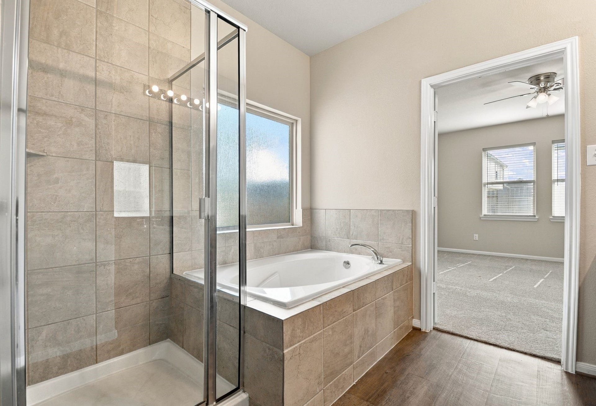10423 Rochester Hills Lane, Tomball, TX 77375 Separate shower