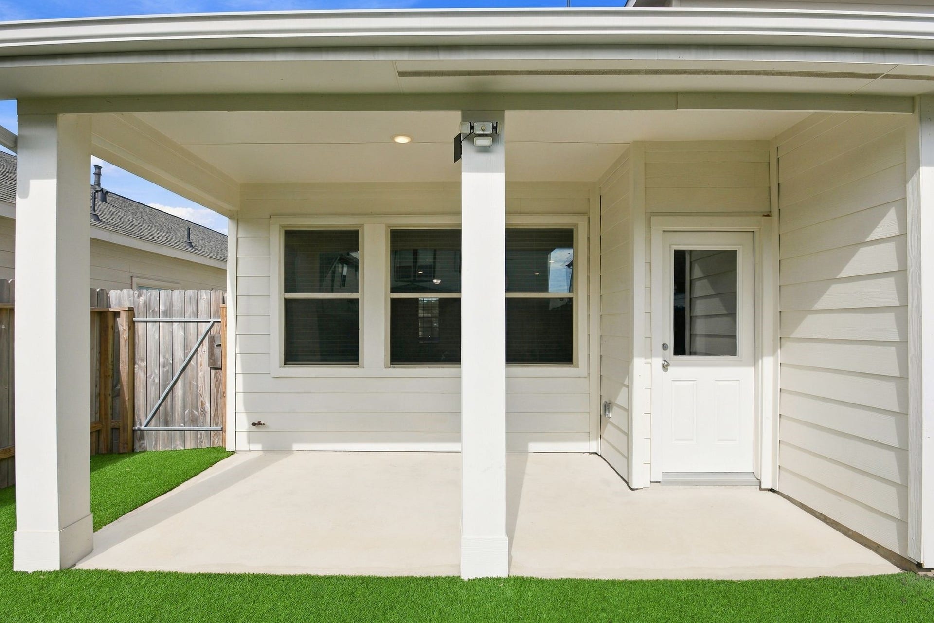 10423 Rochester Hills Lane, Tomball, TX 77375 Covered back patio