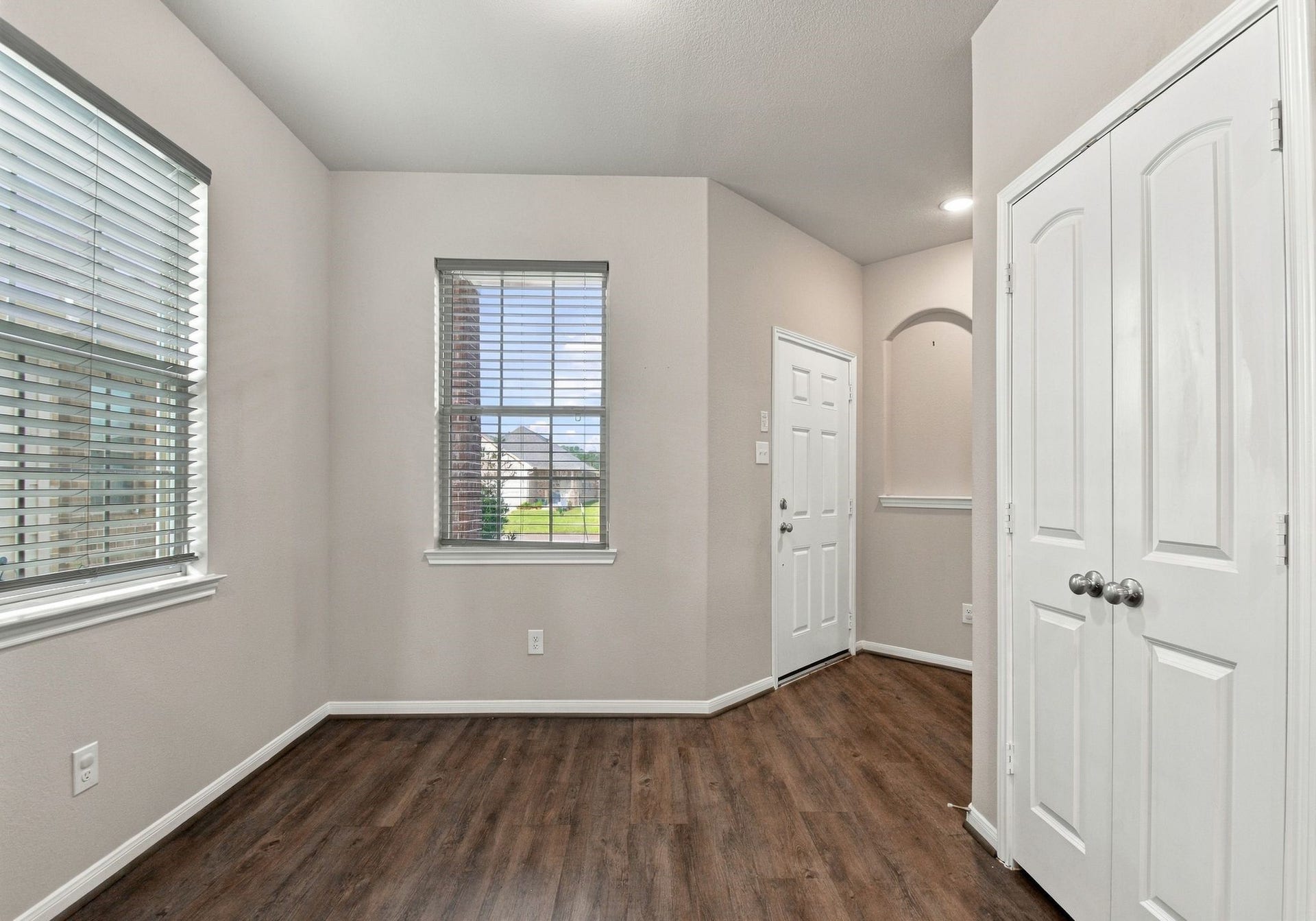 10423 Rochester Hills Lane, Tomball, TX 77375 Breakfast area