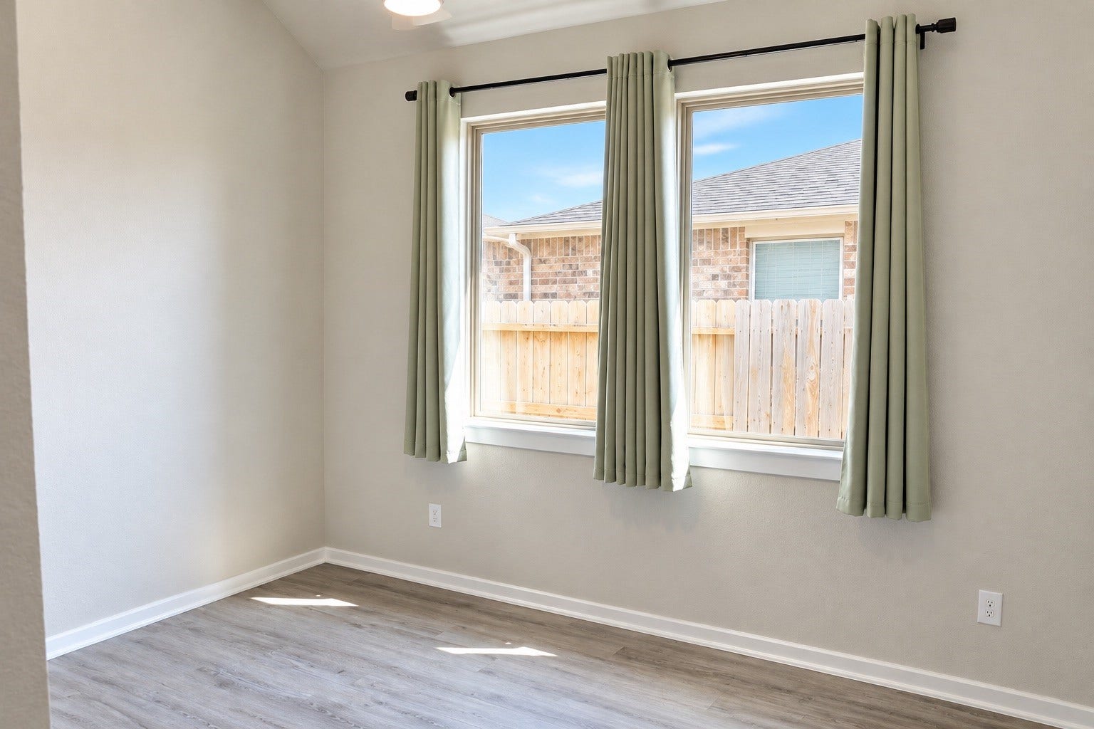 1007 Rosewood Trail, Beasley, TX 77417 Versatile downstairs study featuring attractive flooring, neutral tones, and windows providing natural light. Ideal for a home office, reading room, or flexible space to suit your needs.