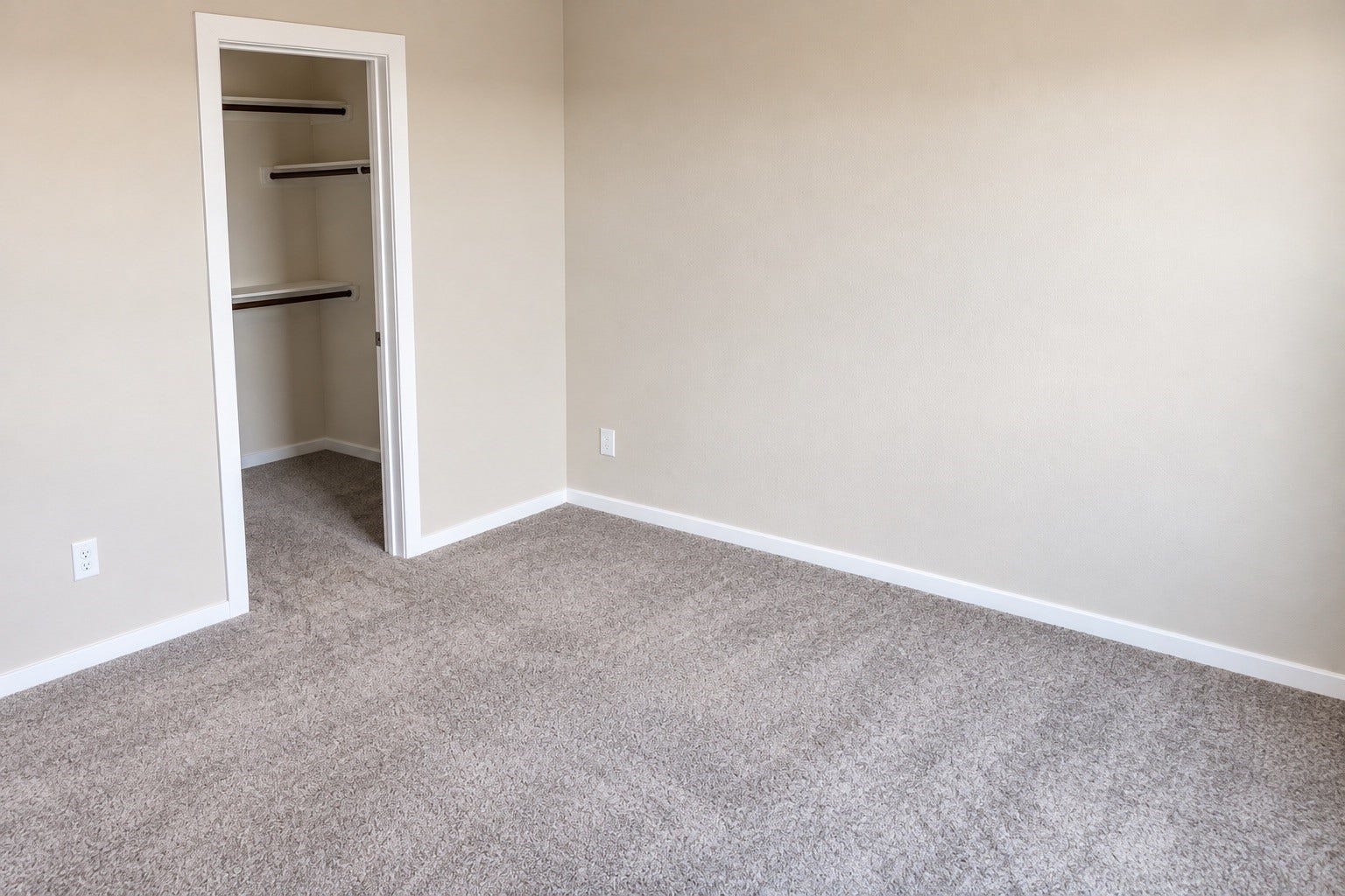 1007 Rosewood Trail, Beasley, TX 77417 An upstairs bedroom located just off the loft, along with a full bathroom, creates the possibility for a cozy, apartment-style retreat, ideal for guests, extended family, or additional privacy.