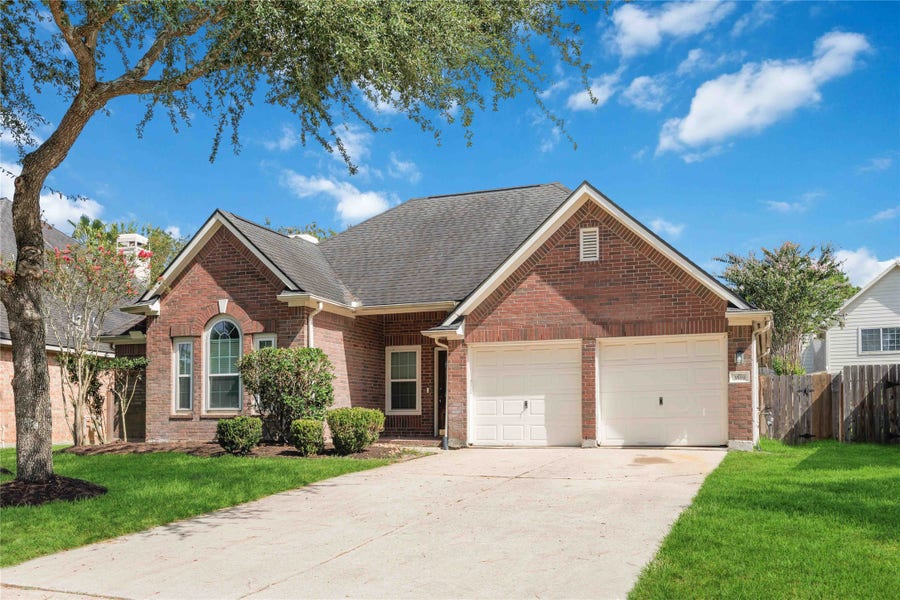 Property photo for 3519 Crescent Drive, Pearland, TX