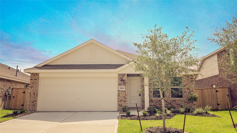 Property photo for 9919 Oakheath Bluff Drive, Baytown, TX