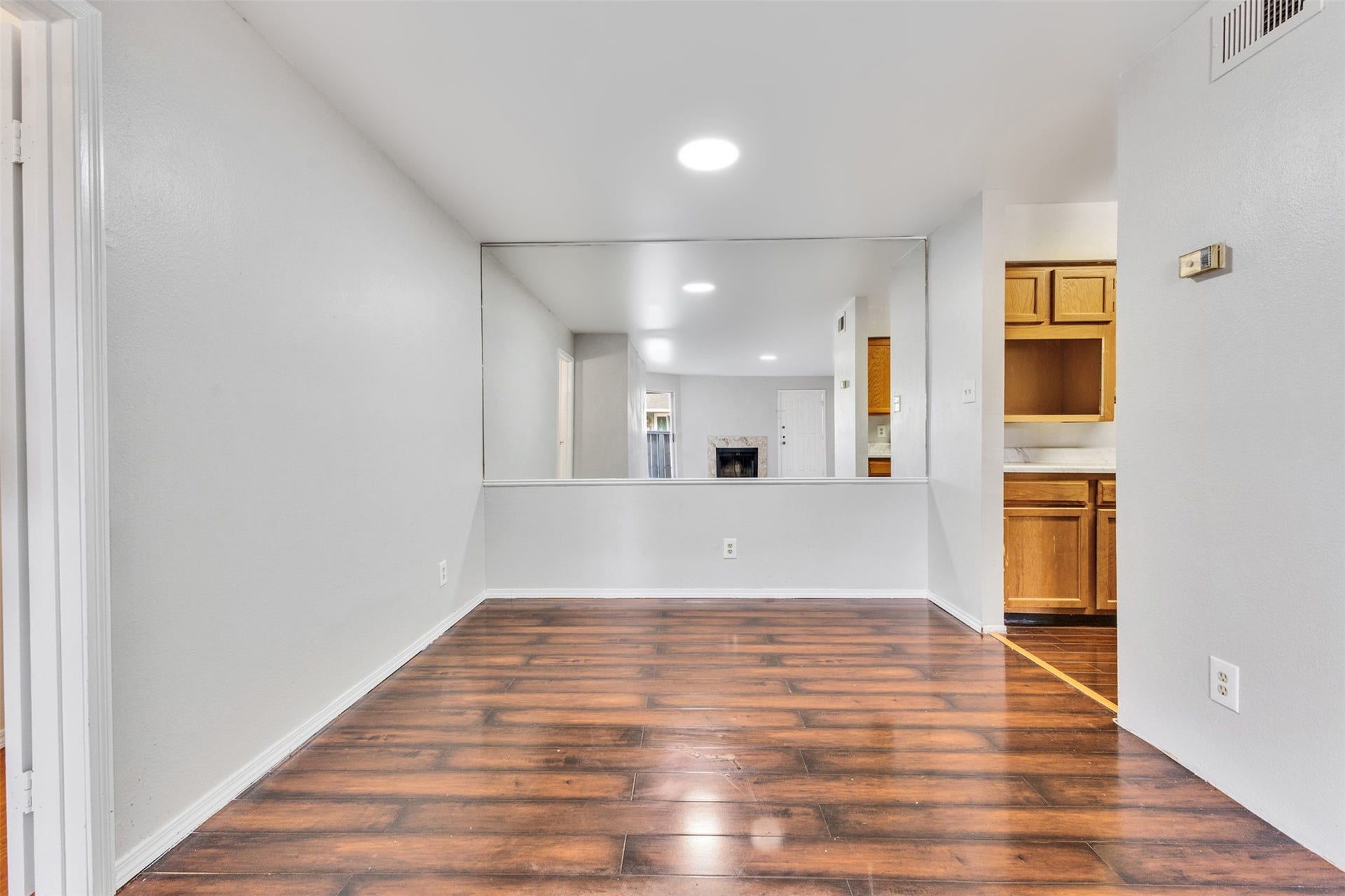 Breakfast/Dining Area